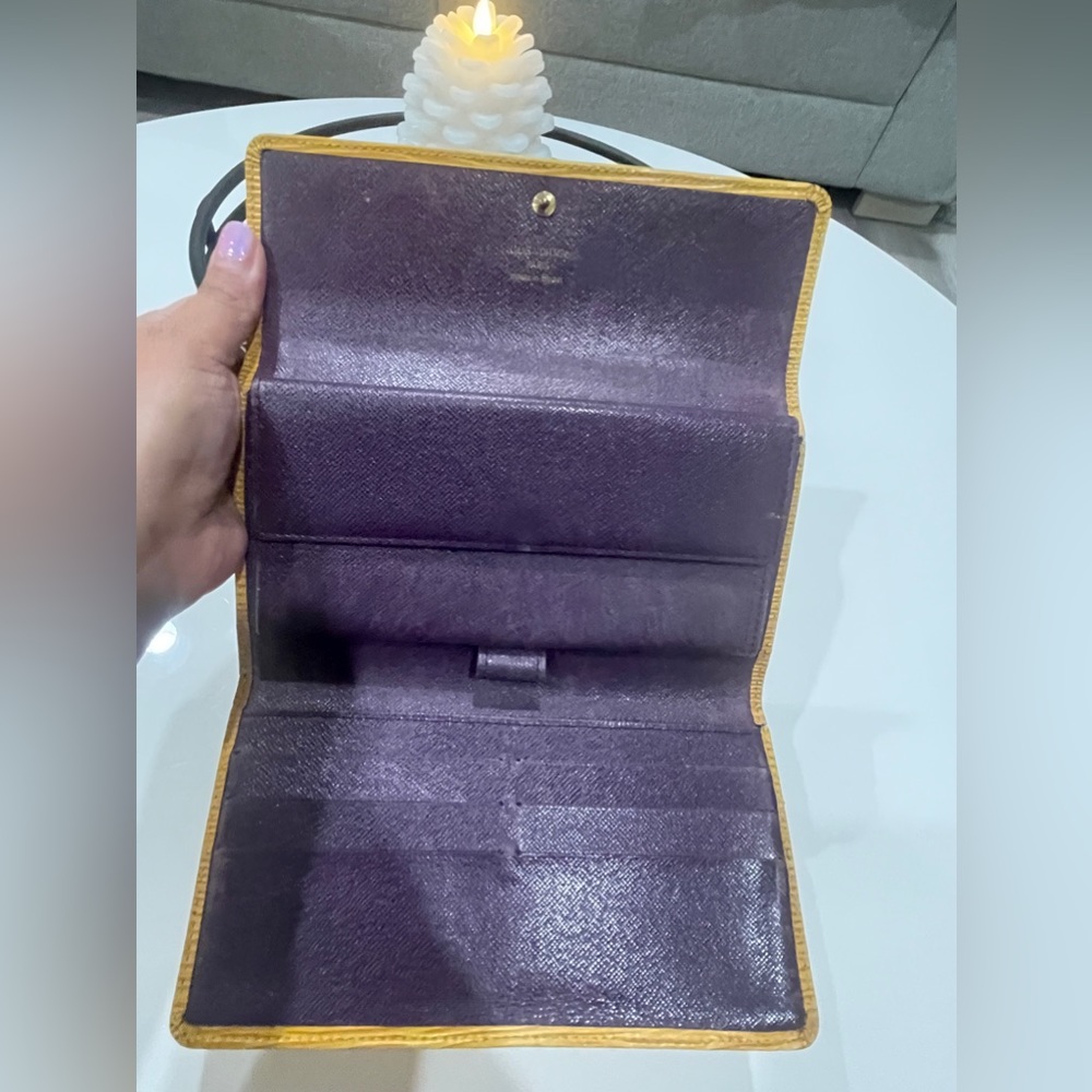 LOUIS VUITTON Epi Portefeuille International Long Wallet Epi Leather - Picture 10 of 15